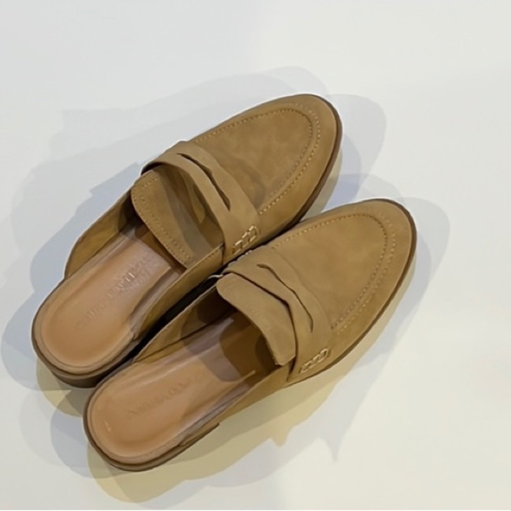 Tan Women's Loafers NWT sz 9